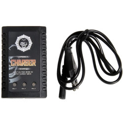 chargeur de batterie inclu dans   le pack AEG CQB