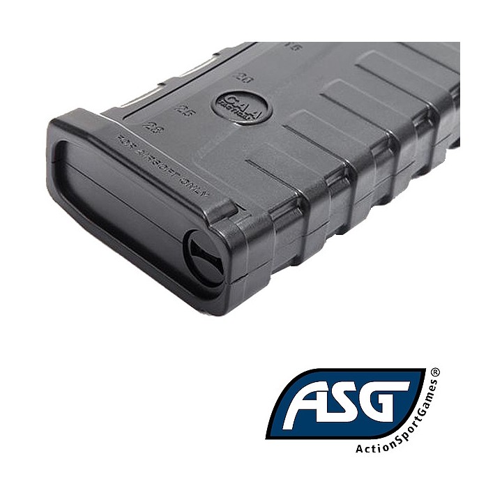Détail du grip ergonomique et marquages officiels CAA sur chargeur M4 AEG
