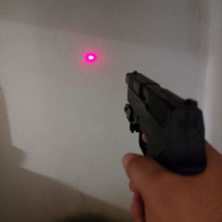 Accessoire visée airsoft laser rouge Picatinny Black Eagle Stealth v2.0